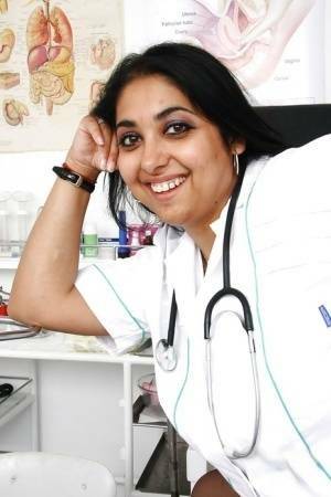 Fat Indian nurse Alice flashing upskirt underwear in hospital - India on leaks.pics