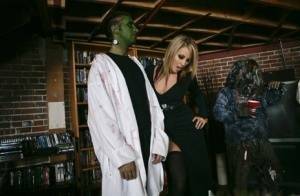 Naughty sciantists Rachel RoXXX and Kiara Diane fucking Frankenstein on leaks.pics