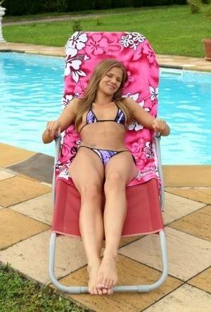 PrettySara Kay removing her bikini to show her naughty bits & toy poolside on leaks.pics