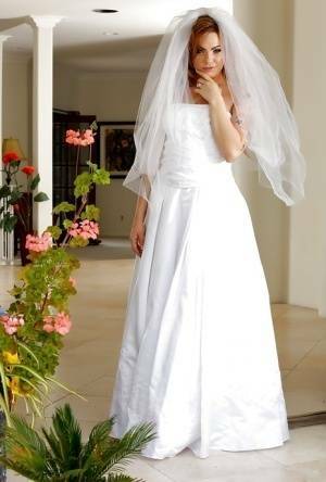 Hairy brunette bombshell Dahlia Sky getting ready for her wedding on leaks.pics