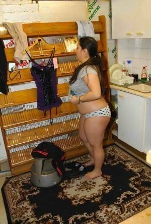 Fat amateur Kimberly Scott changes into lingerie inside a XXX store on leaks.pics