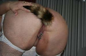 Fat UK woman Lexie Cummings shows her pierced cunt while sporting a butt plug - Britain on leaks.pics