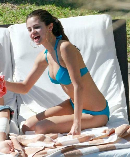 Selena Gomez Sexy Bikini Paparazzi Set Leaked - Usa on leaks.pics