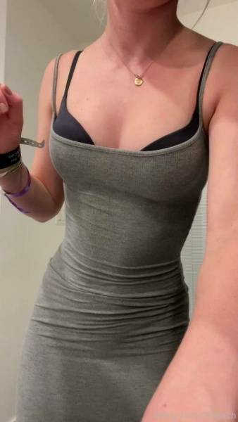 STPeach Tight Dress Ass Spreading Fansly Video Leaked on leaks.pics