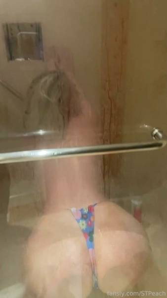 STPeach Topless Shower Ass Tease Fansly Video Leaked on leaks.pics
