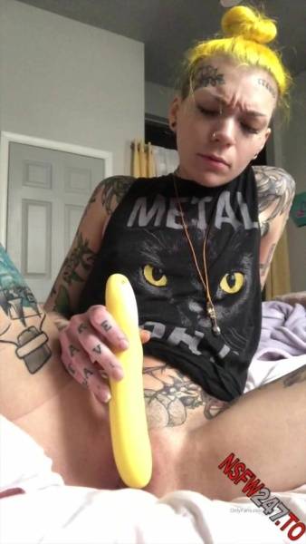 Sunny Hues casual vibrator masturbation porn videos on leaks.pics