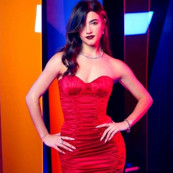 Charli D’Amelio Red Carpet Beauty Xmas Dress Gown Set  - Usa on leaks.pics