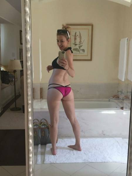 Iliza Shlesinger Sexy Bikini Selfies Set Leaked - Usa on leaks.pics