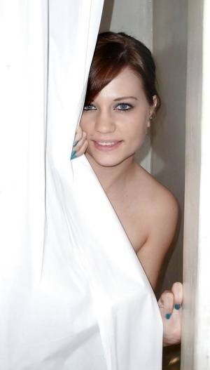 Sweet european amateur posing for a homemade photo in the shower on leaks.pics