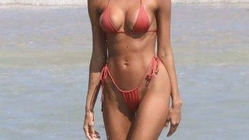 Debbie St. Pierre Shows Off Her Stunning Figure on the Beach in Miami on leaks.pics