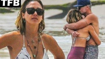 Jessica Alba & Cash Warren Share PDA in Kauai on leaks.pics