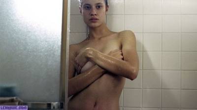 Ella Weisskamp strips naked in the shower on leaks.pics