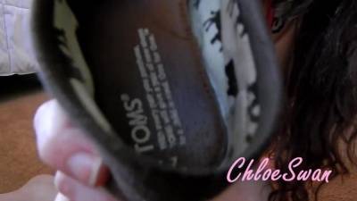 Dirty shoe lover chloeswan smell fetish foot smelling & boot worship 7:20 XXX porn videos on leaks.pics