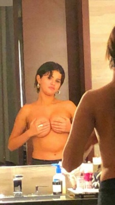 Selena Gomez Topless Dressing Room Video Leaked - Usa on leaks.pics
