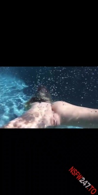 Heidi Grey swimming pool tease snapchat premium xxx porn videos - manythots.com