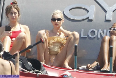  Elsa Hosk Caught By Paparazzi In Bikini On A Yacht on leaks.pics
