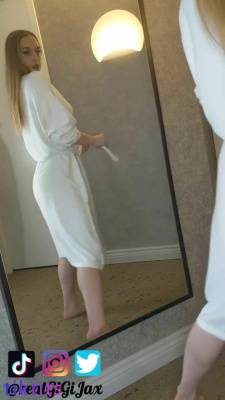 The slutty girl has taken off her robe and is jumping on her boyfriend's hard cock in front of the mirror on leaks.pics