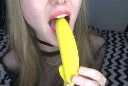 Peas And Pies Banana Sucking Sensual ASMR Video on leaks.pics