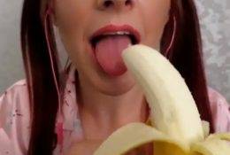 Flirty ASMR Banana Sucking Video on leaks.pics