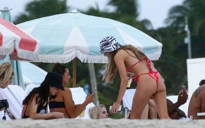 Erika Costell & Amanda Steele Show Their Sexy Bodies on the Beach - jizzy.org