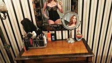 Christina Hendricks Shows Off Her Boobs (1 Sexy Photo) on leaks.pics