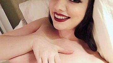 Sarah Hunter Nude and Sexy Pics & Porn Video & Sex Scenes 13 on leaks.pics
