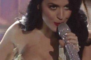 Katy Perry Rocking Her Tits From Side To Side on leaks.pics