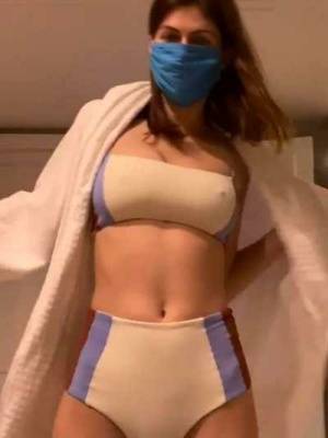 Nude Tiktok  Jessica Alba shaking her fat ass on leaks.pics