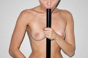 Miley Cyrus Fully Nude Outtake Photo Leaked - fapfappy.com