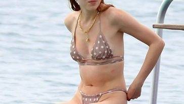 Phoebe Dynevor Looks Sensational Wearing a Tiny Bikini on the Beach in Barbados - Barbados on leaks.pics