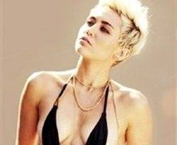 Miley Cyrus & Hayden Panettiere Wear Swimsuits With Class - fapfappy.com