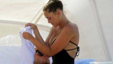 Francesca Aiello Nude Tits Flashed on the Beach ! on leaks.pics