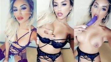 Gwen Singer Masturbing Snapchat Porn Video  on leaks.pics