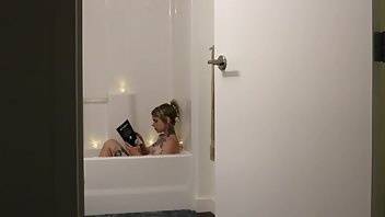 Jasperswift alien spys on girl taking bath xxx porn video on leaks.pics