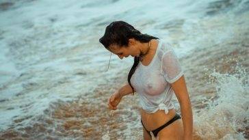 Piper Blush Wet Shirt (44 pics 1 vid) on leaks.pics