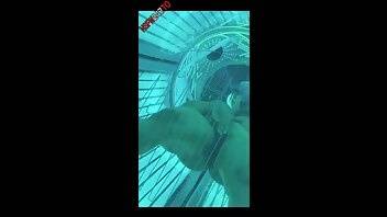 Dakota James Mirror on the bottom of the tanning bed !! Had to play with my pussy it was so hot s... on leaks.pics