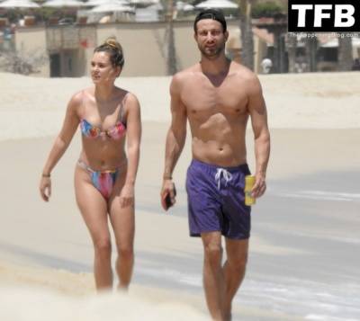 Anna Redman & Chris Bukowski Hit the Beach in Mexico - Mexico on leaks.pics