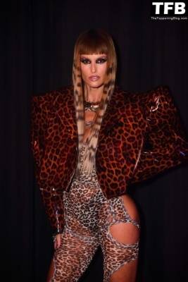 Izabel Goulart Displays Her Sexy Legs at Rafa Uccman 19s Costume Party on leaks.pics