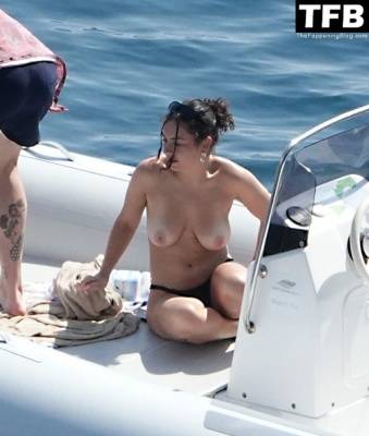 Charli XCX Shows Off Her Nude Tits on Holiday at the Amalfi Coast on leaks.pics