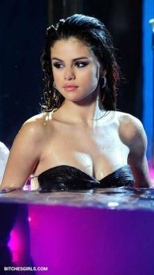 Selena Gomez Celeb Nudes - selenagomez  Boobs Photos on leaks.pics