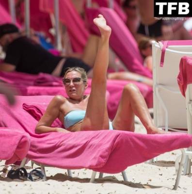 Donna Derby & Bradley Walsh Enjoy a Day on the Beach in Barbados - Barbados on leaks.pics