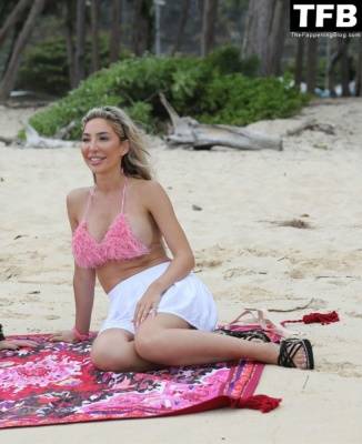 Farrah Abraham Enjoys a Day on the Beach in Hawaii on leaks.pics