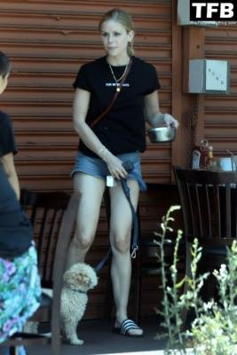 Leggy Erin Moriarty Does Lunch at Kings Road Cafe in WeHo on leaks.pics