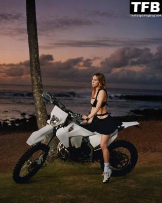 Sydney Sweeney Wows in Hawaii For Jacquemus Shoot on leaks.pics