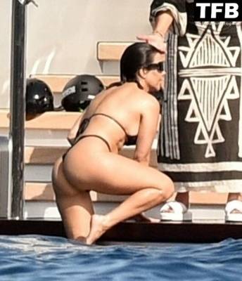 Kourtney Kardashian Shows Off Her Toned Bikini Body While Enjoying Some Quality Time with Travis Barker on leaks.pics