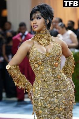 Cardi B Shows Off Her Huge Boobs in a Golden Dress at The 2022 Met Gala in NYC on leaks.pics