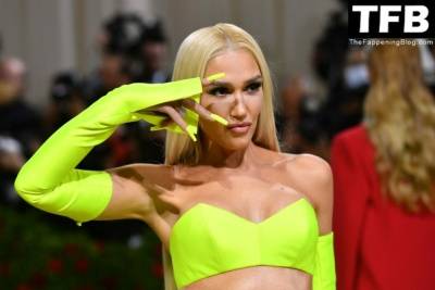 Gwen Stefani Stuns on the Red Carpet at The 2022 Met Gala in NYC on leaks.pics