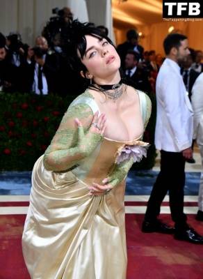 Billie Eilish Showcases Nice Cleavage at The 2022 Met Gala in NYC - fapfappy.com