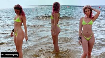 Jordyn Jones Shows Off Her Stunning Body in Bikinis on leaks.pics