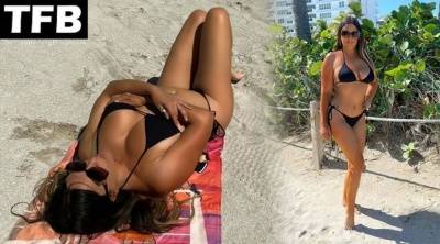 Claudia Romani Shows Off Her Curves on the Beach on leaks.pics